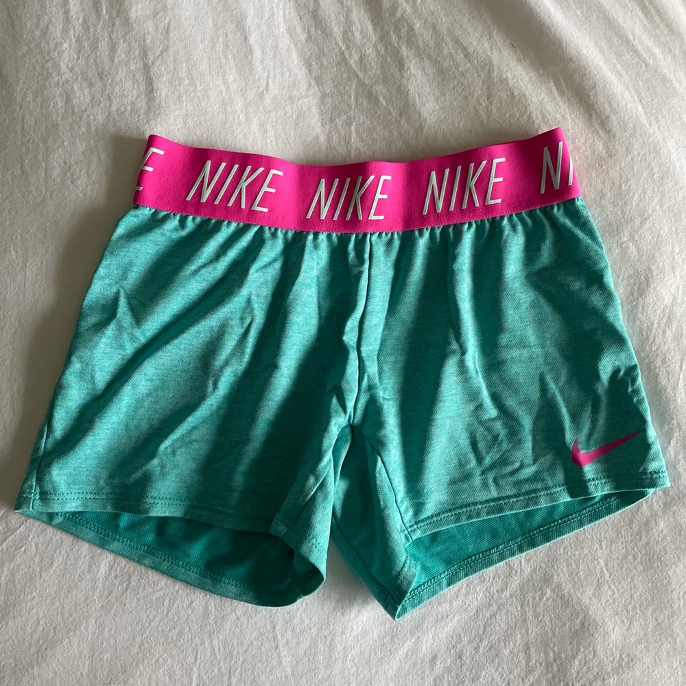 NIKE ACTIVE SHORTS